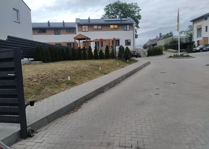 Hilltop View - 2 Bedroom House With Garden Bbq - Private Parking - 12Min To Uzupis Anytime